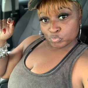 Meet your Posher, Dee